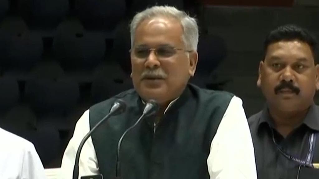 মুখ্যমন্ত্রীর নির্দেশে নতুন ফোন পেলেন আইএএস-এর হাতে মার খাওয়া ছত্তিশগড়ের যুবক