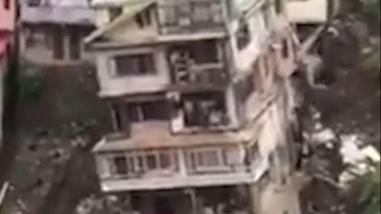 Shimla Building collapse: शिमला में महज कुछ सेकेंड में जमींदोज हुई बहुमंजिला इमारत, वीडियो वायरल
