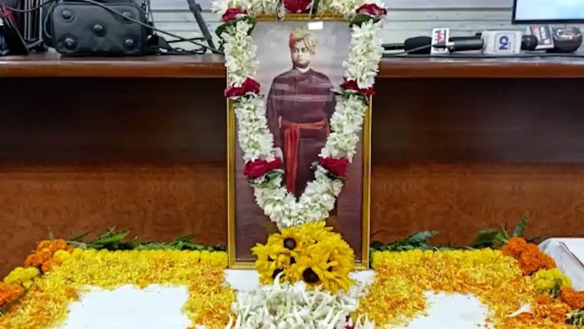 Swami Vivekananda: বিজেপির রাজ্য দফতরে পালিত বিবেকানন্দের জন্মদিবস, বাসভবনে গিয়ে শ্রদ্ধা শুভেন্দুর