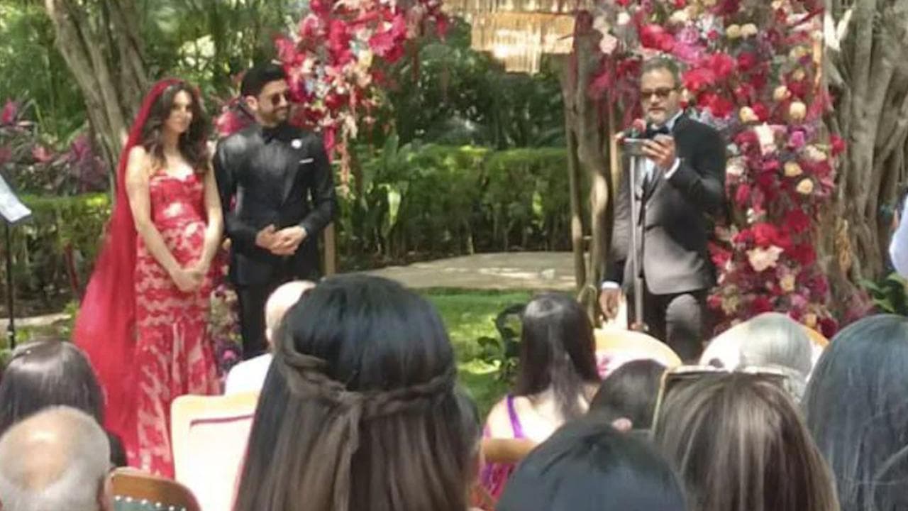 Farhan-Shibani : মারাঠি রীতি নয়, অভিনব কায়দায় বিয়ে সারলেন ফারহান-শিবানি, বর-কনের বেশে প্রথম ছবি প্রকাশ্যে