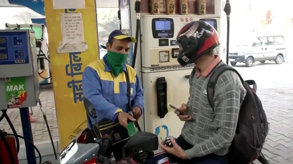 Fuel Price In India : শনিবারও একই থাকল পেট্রোল-ডিজেলের দাম, কিছুটা হলেও চিন্তামুক্ত দেশবাসী