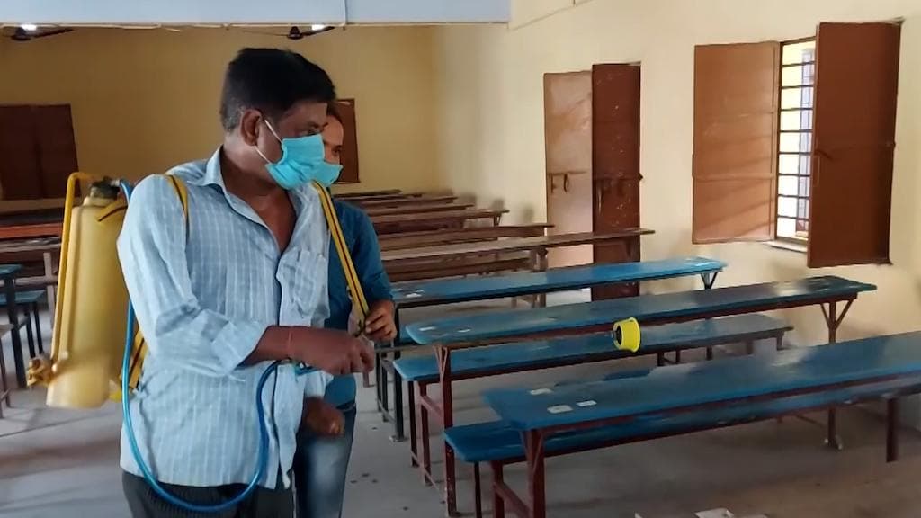 Schools reopening: সরকারি-বেসরকারি স্কুল খোলার প্রস্তুতি, কোথাও শিফটে ক্লাস, কোথাও শুধুই প্র্যাক্টিকাল 