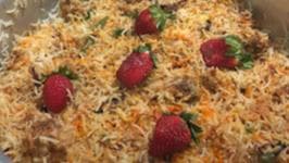 चिकन बर्गर आइसक्रीम के बाद वायरल हुई 'स्ट्रॉबिरयानी', देखें लोगों के रिएक्शंस 