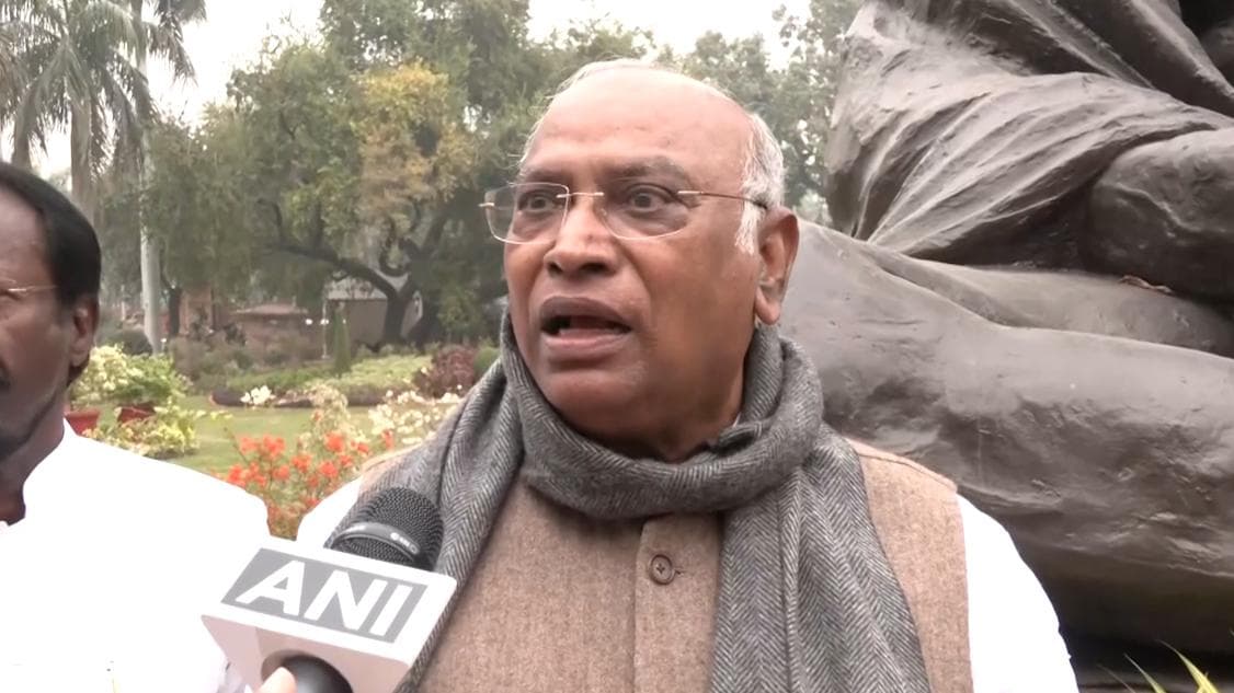 'किसानों की मौत का डेटा नहीं' वाले सरकार के बयान पर भड़के किसान, विपक्ष ने कहा- ये किसानों का है अपमान