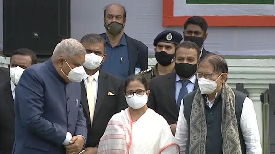 Mamata Banerjee: রাজ্যপালকে টুইটারে ব্লক করলেন মমতা,পাল্টা টুইট করেও পিছু হটলেন ধনখড়