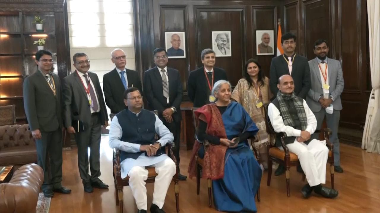 Budget 2022 : পরিযায়ী শ্রমিকদের জন্য শহরেও ১০০ দিনের প্রকল্প, নতুন চমক থাকতে পারে নির্মলার বাজেটে