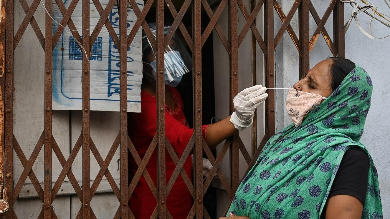 West Bengal Covid Update : রাজ্যে গত ২৪ ঘণ্টায় আক্রান্ত ৪৩ জন, হোলির জন্য রাত্রিকালীন বিধিনিষেধে ছাড়