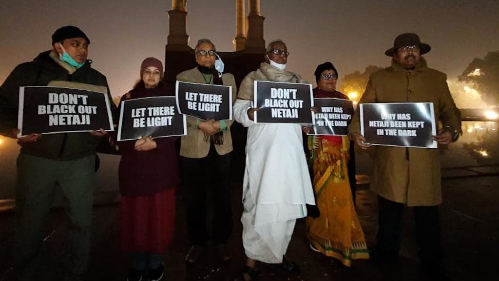 Trinamool Congress: ইন্ডিয়া গেটে নিষ্প্রদীপ নেতাজি মূর্তির 'অপমান', প্রতিবাদ তৃণমূল সাংসদদের