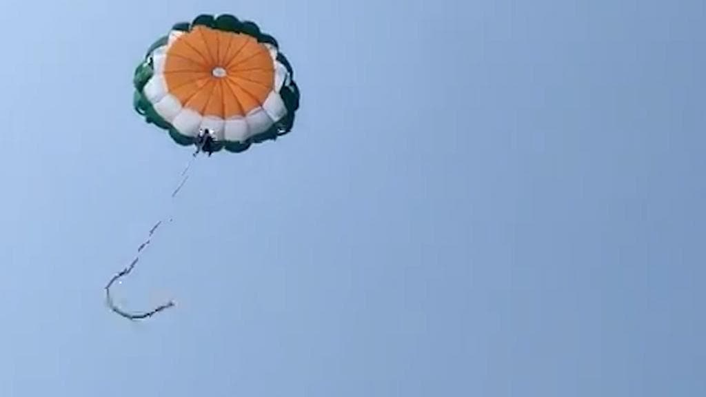 On camera: Gujarat couple escape death after parasailing rope snaps mid-air