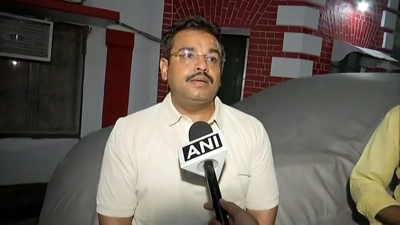 Lakhimpur Kheri: अजय मिश्र के बेटे आशीष के खिलाफ FIR, मंत्री बोले- घटनास्थल पर नहीं था मेरा बेटा