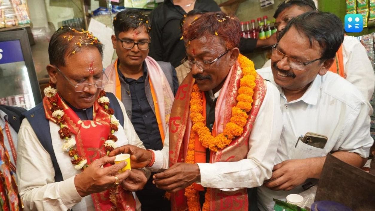 Chhattisgarh CM Vishnu Dev Sai brews ginger tea at Raigarh stall