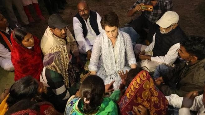 Prayagraj Murder: पीड़ित परिवार से मिलीं प्रियंका गांधी, कहा- पुलिस की लापरवाही से यह घटना हुई 