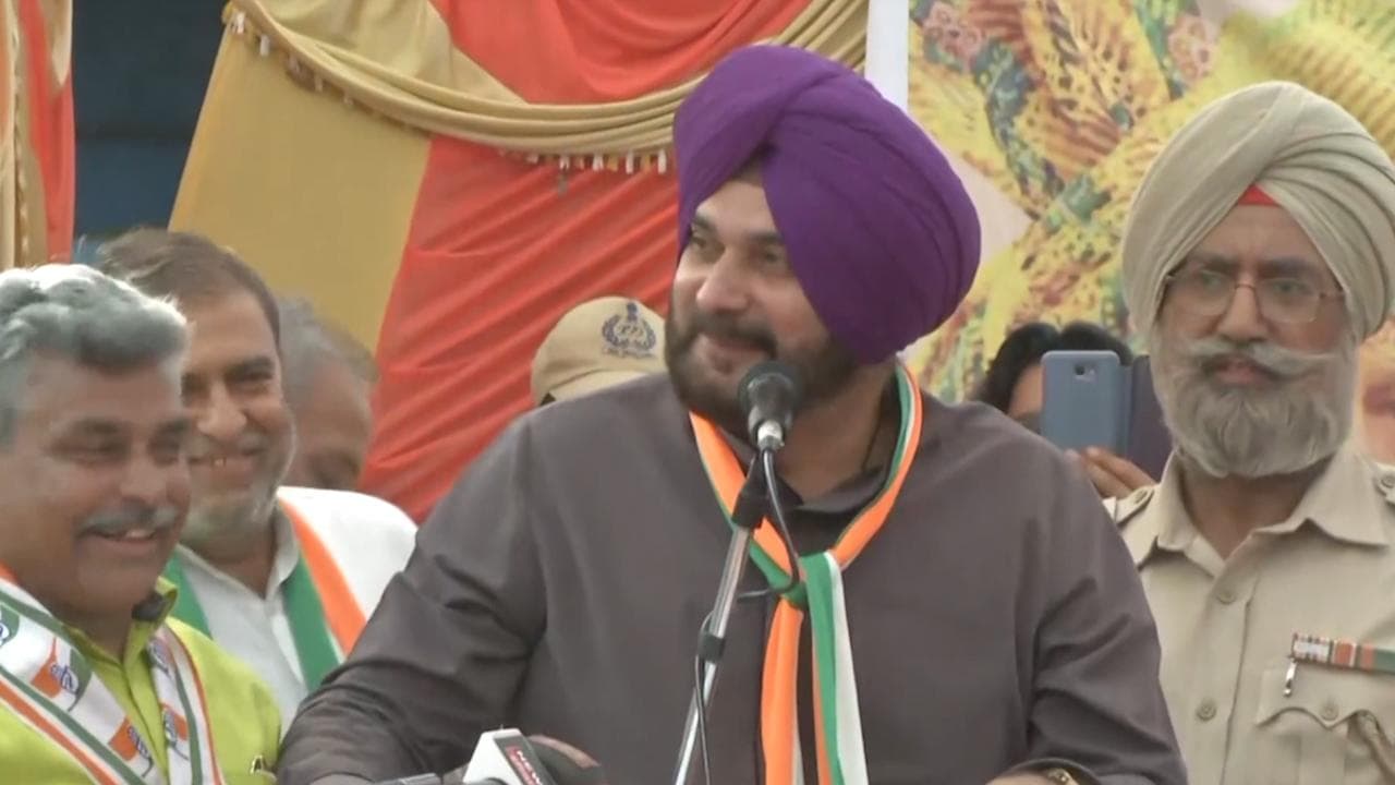 Navjot Singh Sidhu का इस्तीफा फिलहाल मंजूर नहीं, दिल्ली...चंडीगढ़ और पटियाला में जारी है बैठकों का दौर