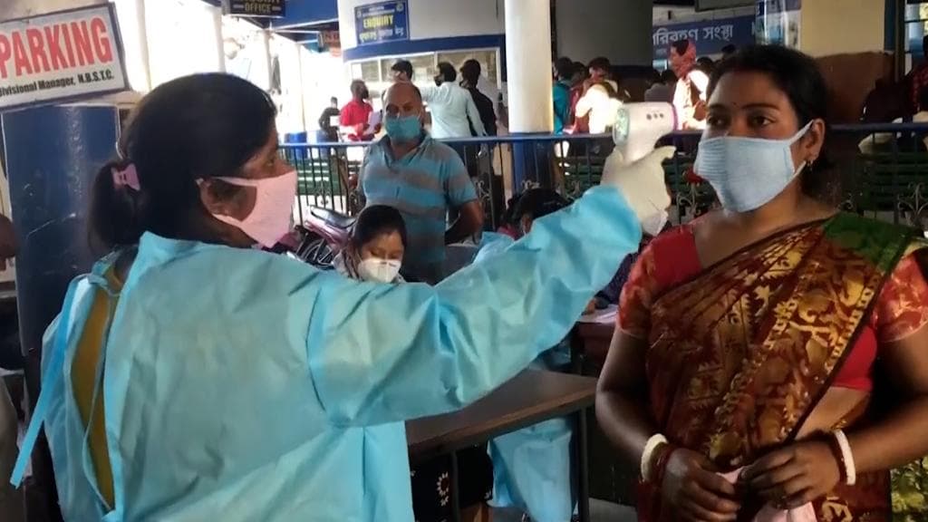 Coronavirus: সুপার স্প্রেডারদের চিহ্নিত করতে জনবহুল এলাকায় করোনা পরীক্ষা করাবে পুরসভা