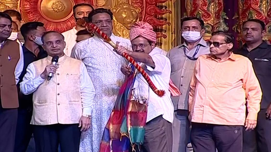 Dussehera 2021: दिल्ली समेत देश भर में हुआ 'रावणदहन', पटना में जलाया गया कोरोना का पुतला