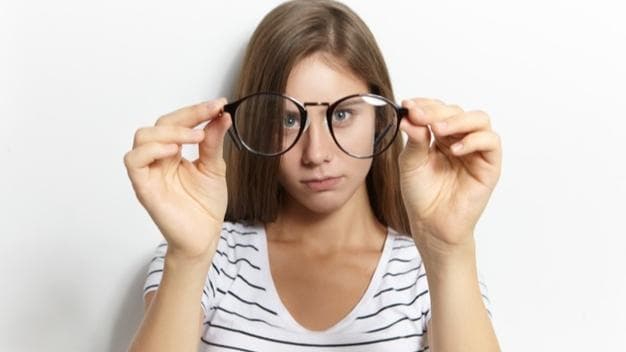 Screen Time: ज्यादा स्क्रीन टाइम आपकी आंखों के लिए है घातक, जानें कैसे बचें? 