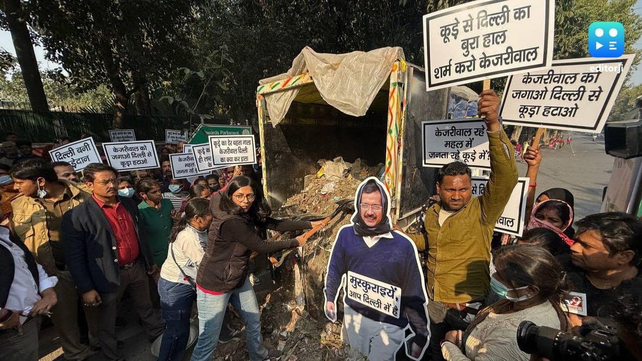 AAP rebel Swati Maliwal protests against Kejriwal, dumps garbage outside his residence