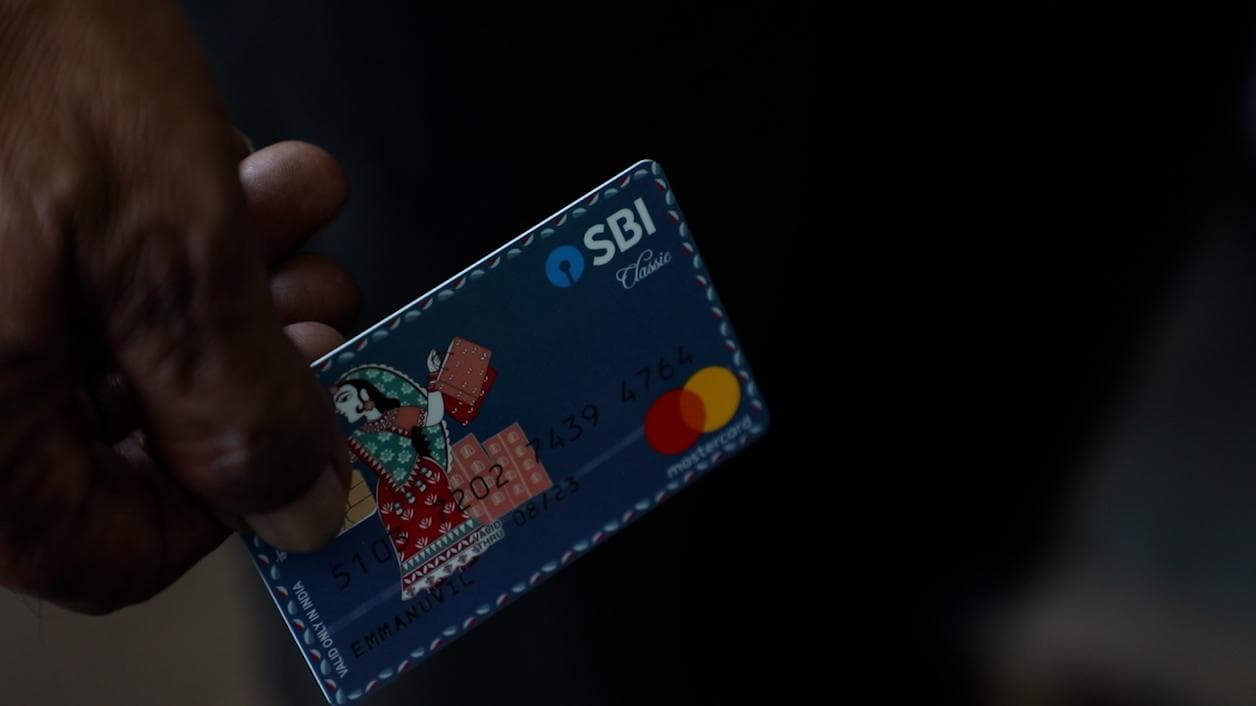 SBI new rule: টাকা তুলতে গেলে সঙ্গে রাখতে ফোন, লাগবে ওটিপি, এসবিআইয়ের তরফে জারি একাধিক নতুন নিয়ম