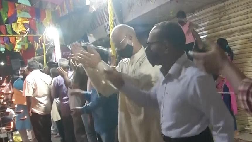 Garba night: देशभर में नवरात्रि की धूम, गुजरात के वडोदरा से आई 'ऑल-मैन गरबा' की खास तस्वीरें 