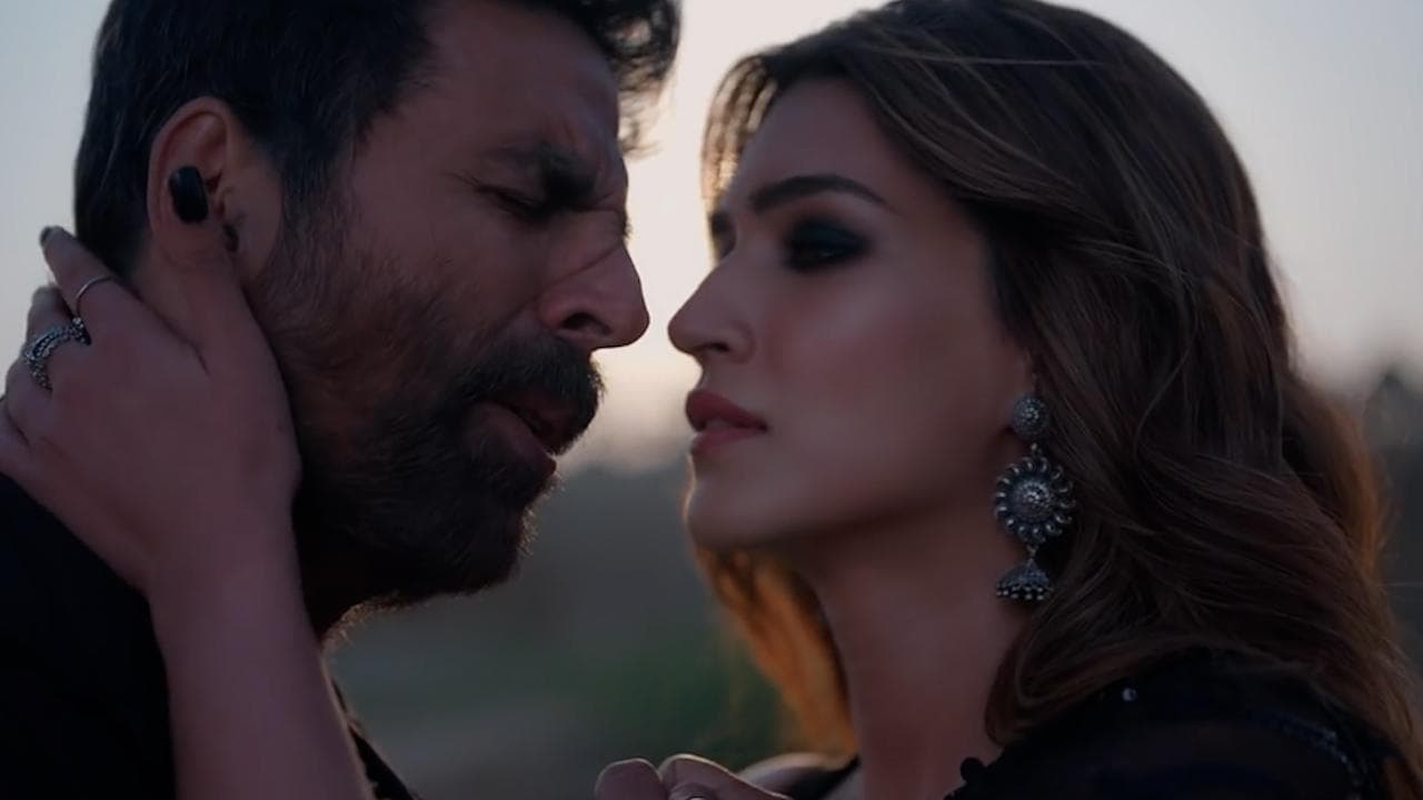 Akshay Kumar romances Kriti Sanon in Bachchhan Paandey's love track 'Meri Jaan'