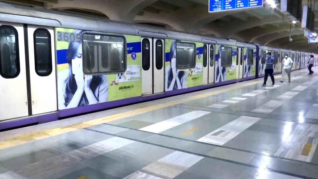 Kolkata Metro : আজা থেকে ফের মেট্রোয় চালু হচ্ছে টোকেন পরিষেবা, বাড়ছে যাত্রী সংখ‍্যাও