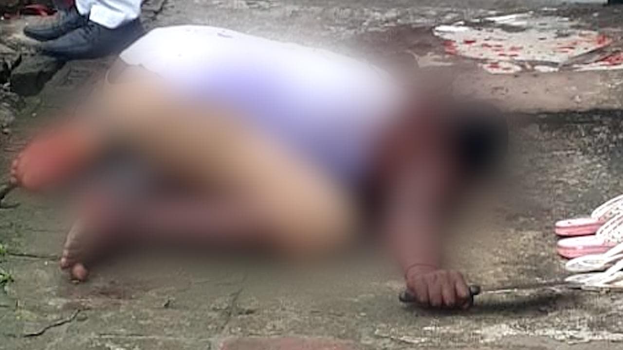 Bansdroni Murder: হাতে ধরা চপার, রক্তে ভাসছে ঘর, ব্যক্তির রহস্যমৃত্যুতে তীব্র চাঞ্চল্য বাঁশদ্রোণীতে