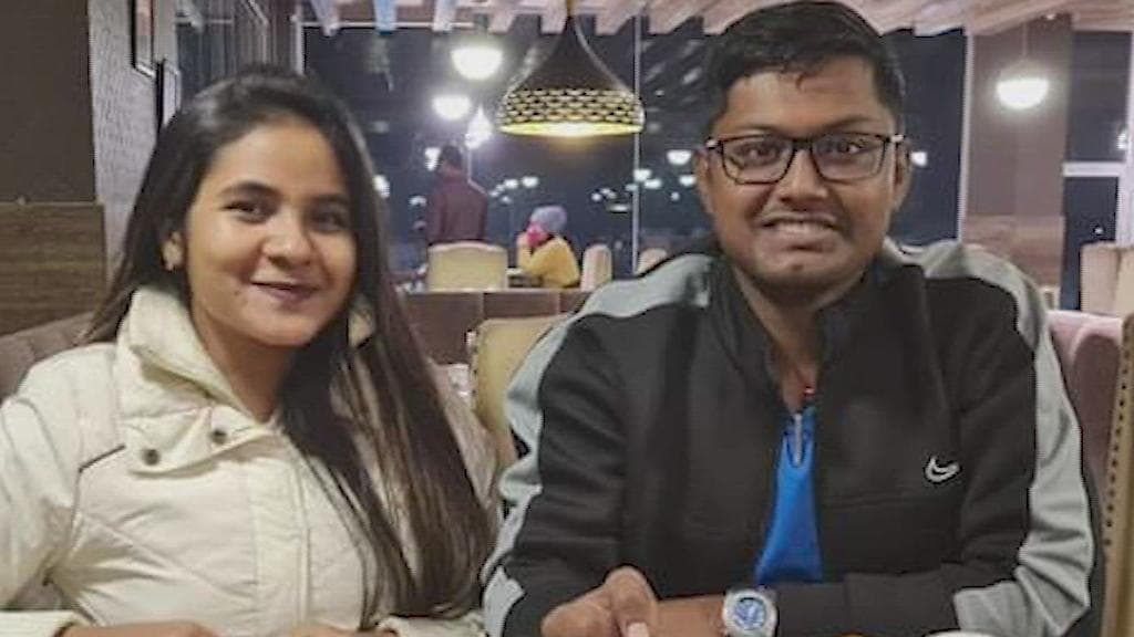 Wedding in zoom call: গুগল মিটে শুভদৃষ্টি দেখা, খাবার খাওয়া জোম্যাটোতে, অতিমারীতে আজব বিয়ে