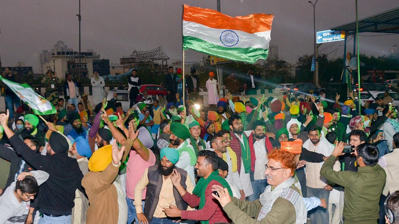 Emotions run high at Delhi borders: India's victorious kissan begins return to fields