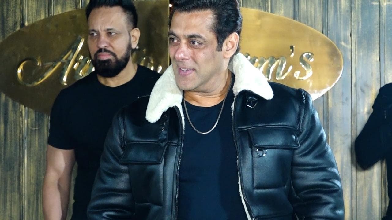 Salman Khan Birthday: সাপে কামড়ানোর পর জন্মদিনে হাসিমুখে ক্যামেরাবন্দী সলমন, জানালেন দুর্ঘটনার অভিজ্ঞতাও