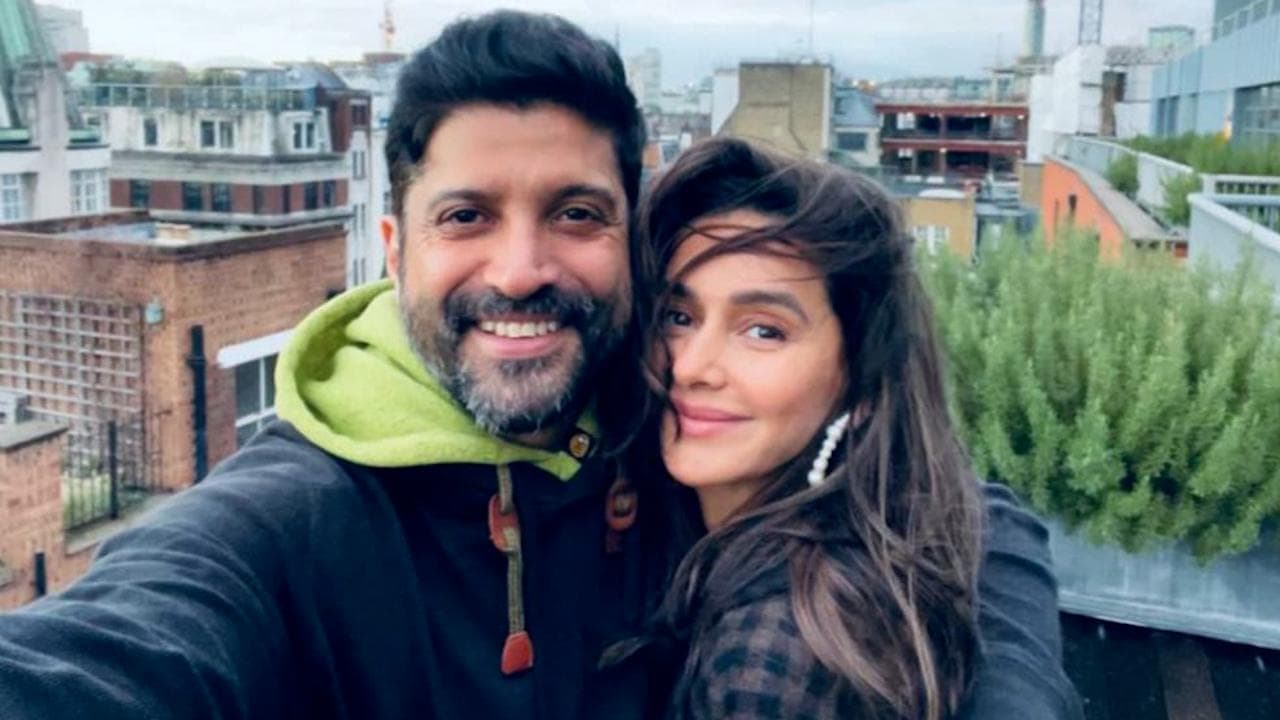 Farhan Akhtar and Shibani Dandekar to have big fat wedding in April after court marriage?  