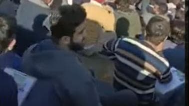 Pakistan Exam Viral Video: पाकिस्तान में जमीन पर बैठकर एग्जाम देते दिखे कैंडिडेट