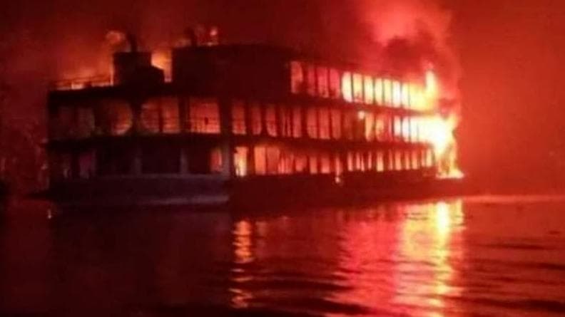 Bangladesh Ferry Fire: বাংলাদেশে যাত্রিবাহী লঞ্চে আগুন, মৃত কমপক্ষে ৩৬