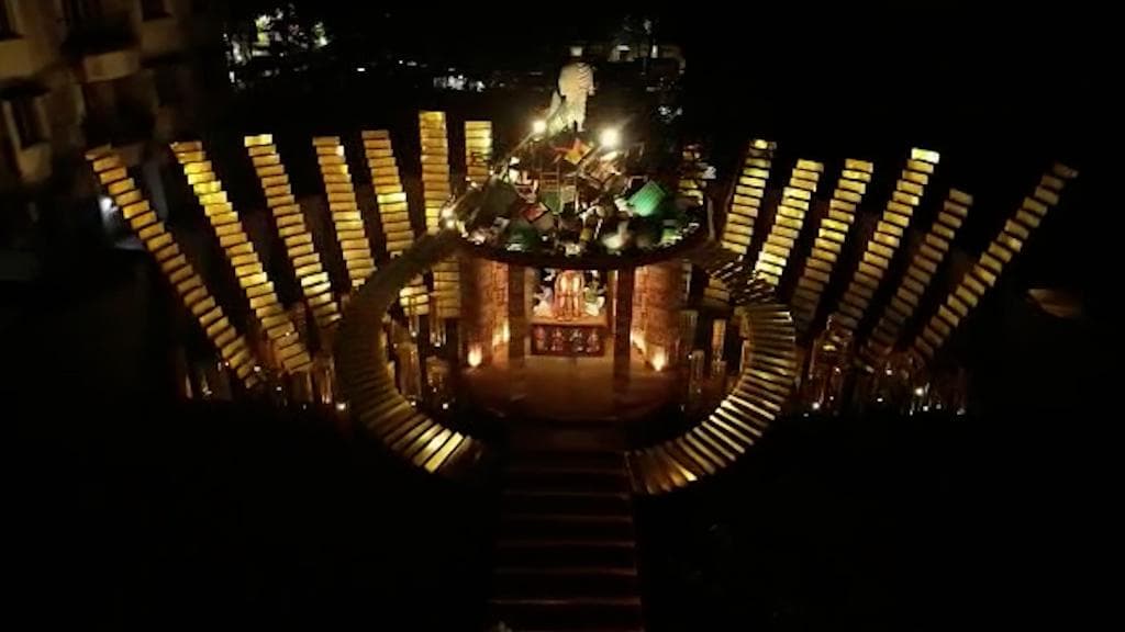 Behala Friend's Club Theme: মানুষকে 'পথ' বাতলে দিচ্ছে বেহালা ফ্রেন্ডস ক্লাব, দিচ্ছে নীতিশিক্ষাও