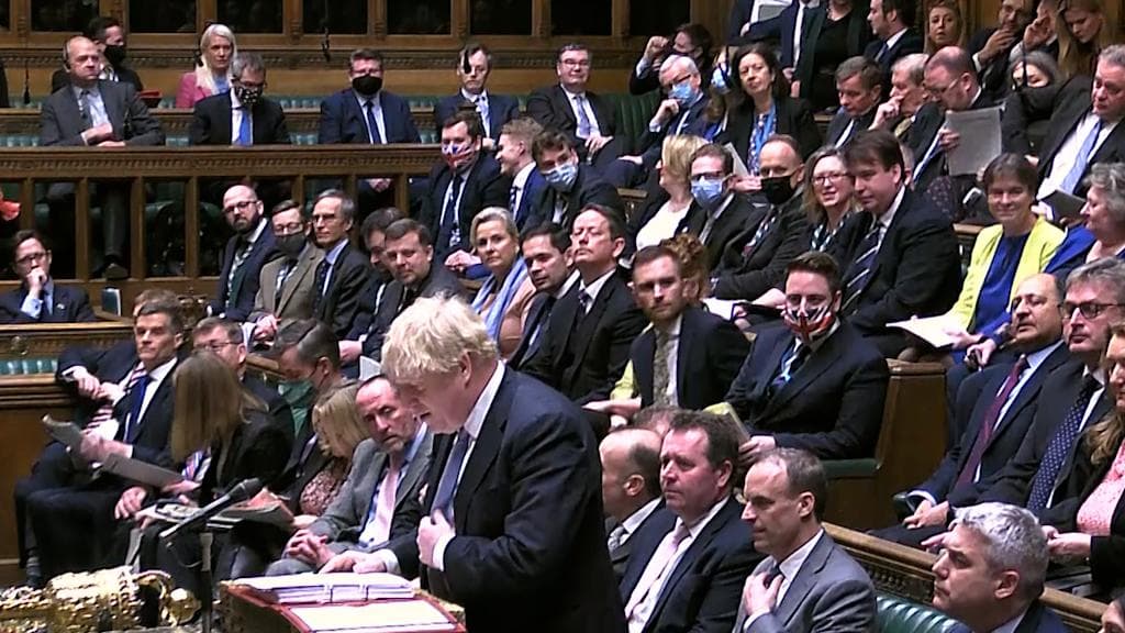 Britain: দীর্ঘ ২ বছর পর করোনা নিষেধাজ্ঞা শিথিল ব্রিটেনে