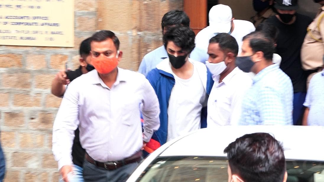 Aryan Khan Drug Case: মাদককাণ্ডে আরিয়ান খানের জামিনের আবেদনে স্থগিতাদেশ মুম্বইয়ের বিশেষ আদালতের