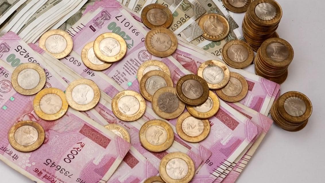 Indian Rupee at Record Low:  টাকার দামের রেকর্ড পতন! রুশ-ইউক্রেন সংকটের আঁচ ভারতীয় অর্থনীতিতে