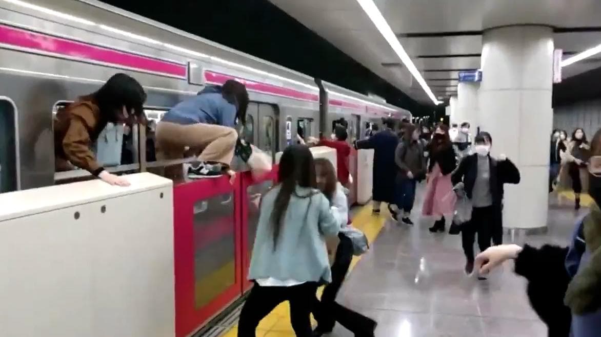 Japan की राजधानी टोक्यो में मेट्रो के अंदर चाकू से हमला, 17 लोग घायल 