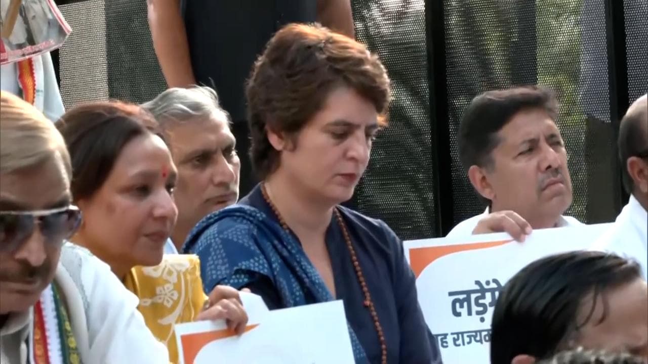 Lakhimpur के पीड़ितों को न्याय दिलाने को लेकर कांग्रेस का मौन प्रदर्शन, प्रियंका ने लखनऊ में रखा मौन व्रत