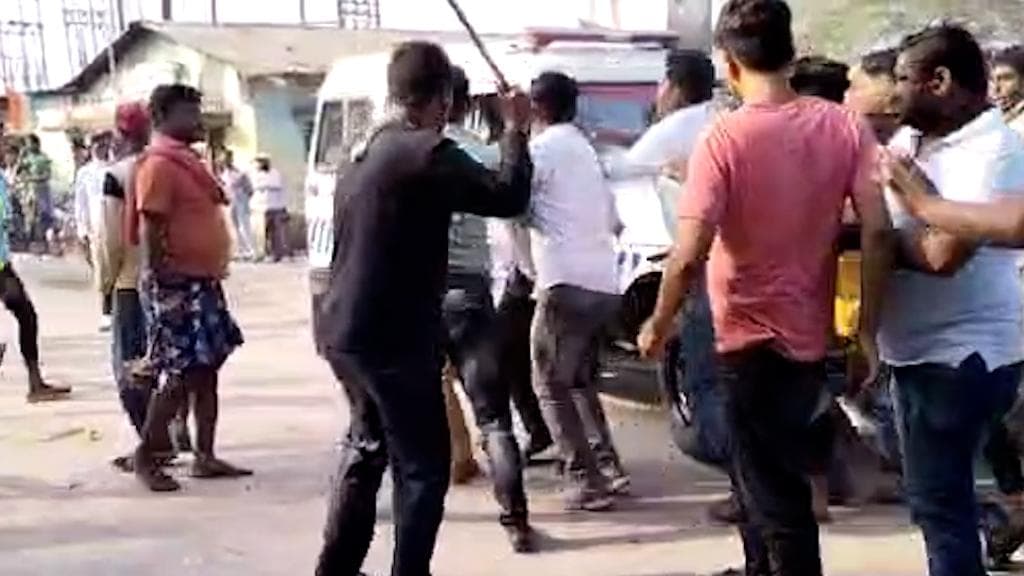 NJP Gang war: গোষ্ঠী সংঘর্ষে রণক্ষেত্রের চেহারা নিল শিলিগুড়ির এনজেপি স্টেশন, ব্যাপক লাঠিচার্জ পুলিশের