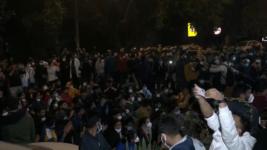 Doctor's Protest in Delhi: চিকিৎসকদের বিক্ষোভে উত্তাল দিল্লি, বুধবার থেকে পরিষেবা বন্ধের হুঁশিয়ারি