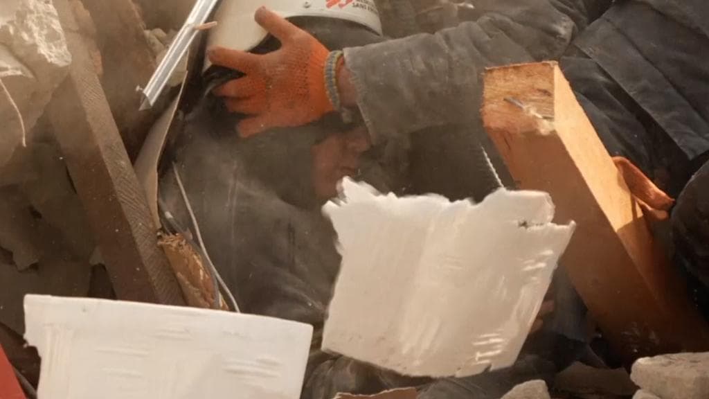 Russia-Ukraine crisis: মারিউপোলের হাসপাতালে হামলায় রাশিয়ার ওপর ক্ষোভ, কিয়েভ খালি করল অর্ধেক বাসিন্দা 