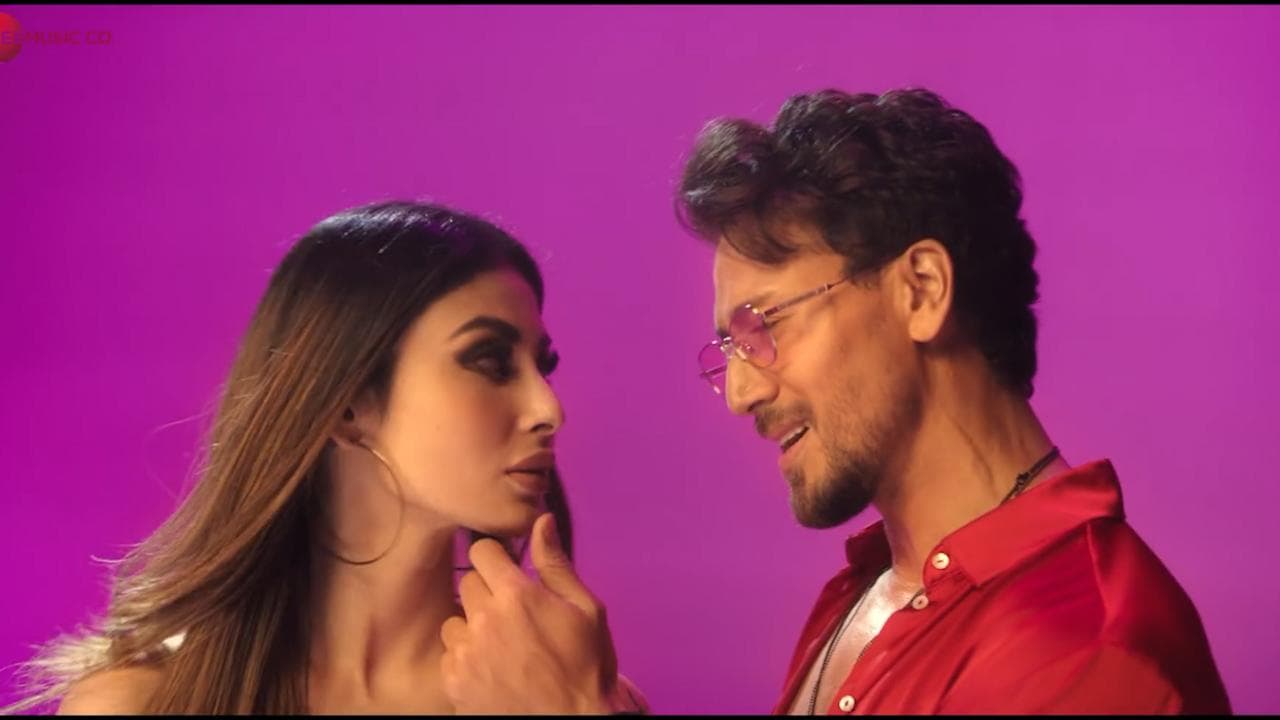 Tiger Shroff और Mouni Roy का पंजाबी सॉन्ग Poori Gal Baat रिलीज, वीडियो में दिखी हॉट केमिस्ट्री