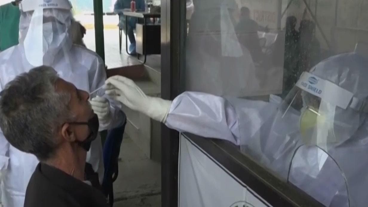 Omicron Scare: देश में 358 पहुंची संक्रमितों की संख्या... पाबंदियों के साथ होगा नए साल का वेलकम