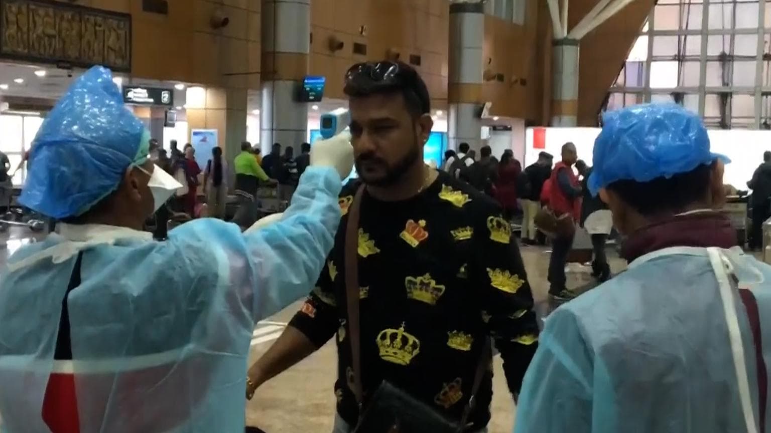 Omicron: করোনার নতুন প্রজাতি নিয়ে উদ্বেগ, বিদেশফেরতদের জন্য নতুন নির্দেশিকা কেন্দ্রের