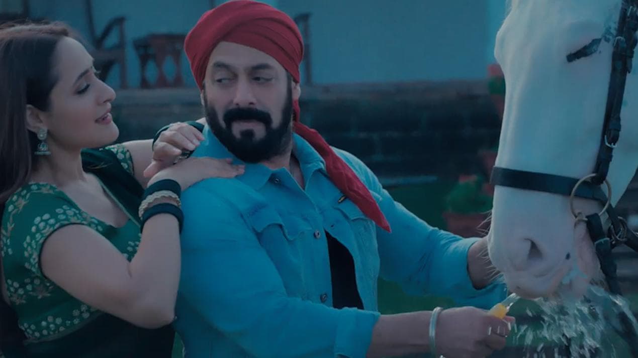 Salman Khan romances Pragya Jaiswal in Guru Randhawa's romantic ballad, 'Main Chala' 