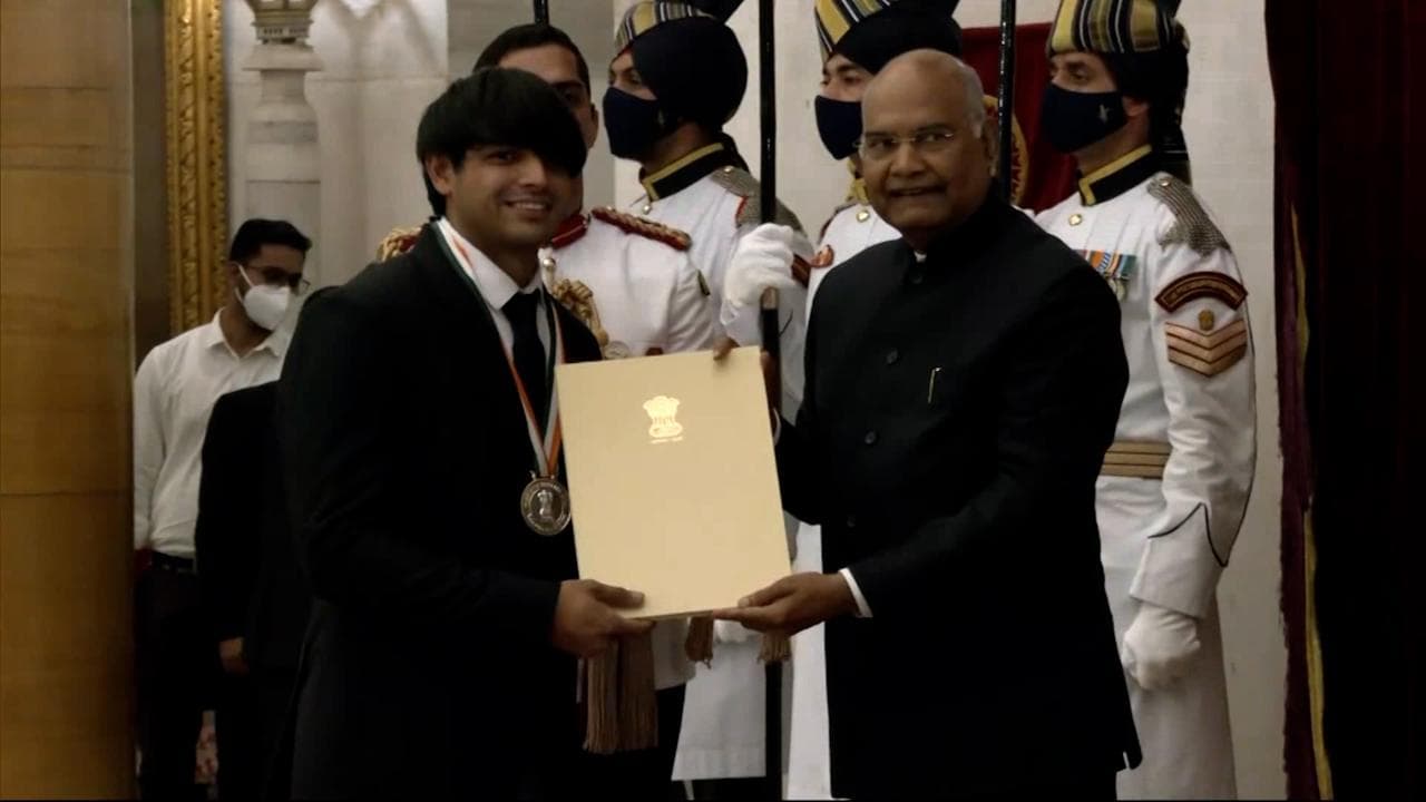 Khel Ratna Award 2021: नीरज चोपड़ा और मिताली राज समेत 12 ऐथलीट्स को मिला खेल रत्न, 35 को अर्जुन अवॉर्ड