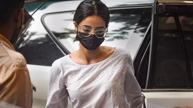 Ananya Panday: NCB ने अनन्या से संदिग्ध लेनदेन और आर्यन खान से हुई वाट्सऐप चैट के बारे में पूछे सवाल