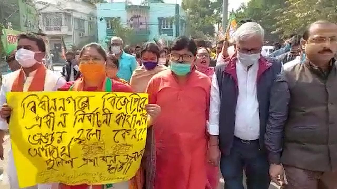 BJP-TMC: বিজেপি কার্যালয়ে হামলার অভিযোগ তৃণমূলের বিরুদ্ধে, প্রতিবাদে বিধাননগর থানায় অবস্থান বিজেপির