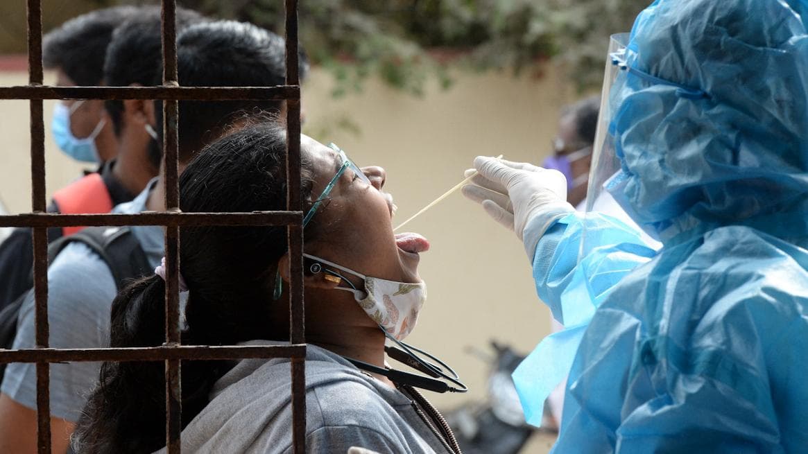 India Covid Update : দেশে ফের ২০ হাজারের নিচে নামল কোভিডের দৈনিক সংক্রমণ, মৃতের সংখ্যা বেড়ে ৬৭৩