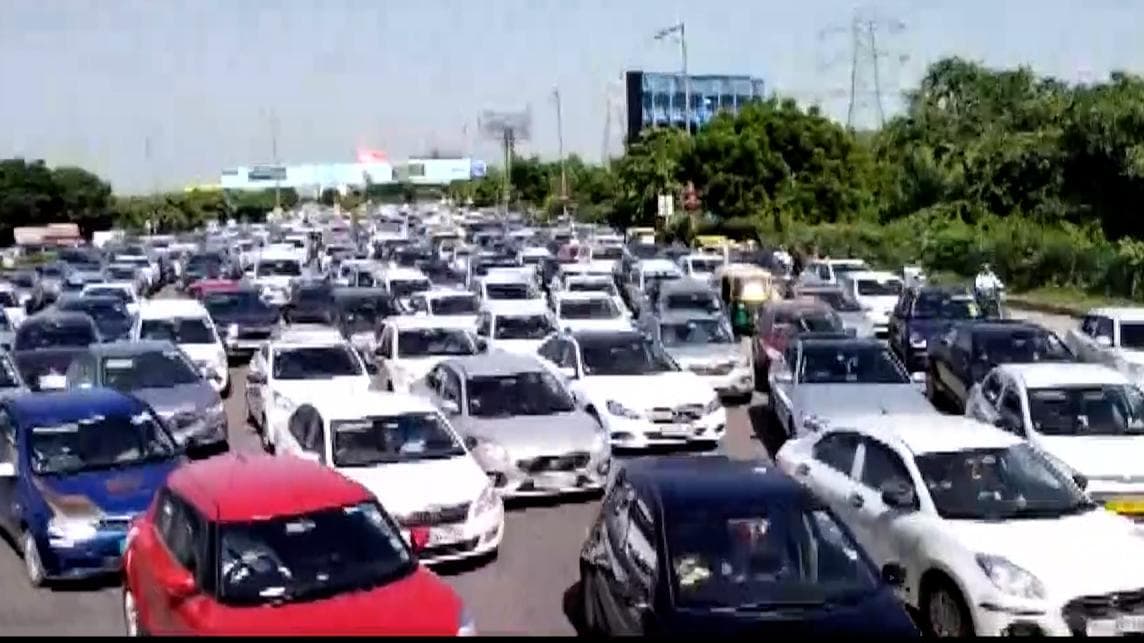 Delhi: Farm protest anticipation leads to Monday morning traffic mess 